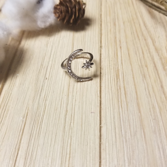 🌙⭐Beautiful Star and Moon Adjustable Ring in SILVER 🌙⭐ - Picture 3 of 12